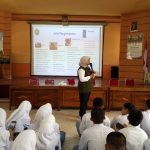 Dari Sampah Daun Menjadi “Emas Hijau”, Siswa SMKN 1 Karanggayam Belajar Kompos Bersama UMNU Kebumen